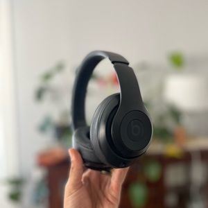 Beats Studio3 Wireless Noise Cancelling Headphones w/ Apple W1 Chip- Mat…